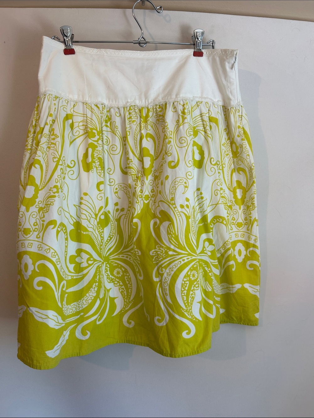 j Crew size 6 Women’s White and Lime Patterned Cotton Skirt